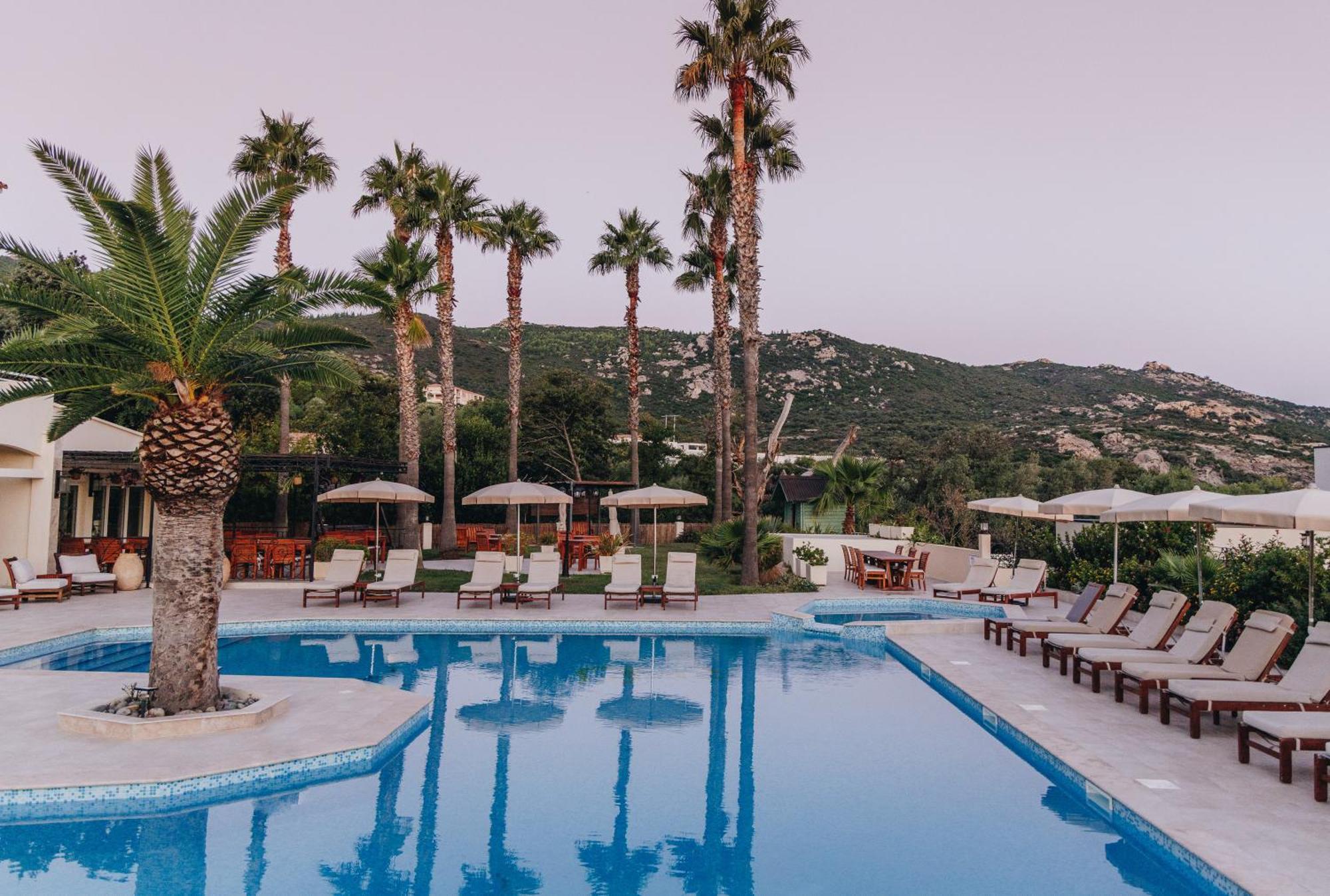 Hotel Corsica & Spa Кальви Экстерьер фото